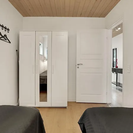 3 Bedroom Lovely In Lägenhet *