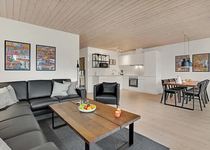 3 Bedroom Lovely In Διαμέρισμα *