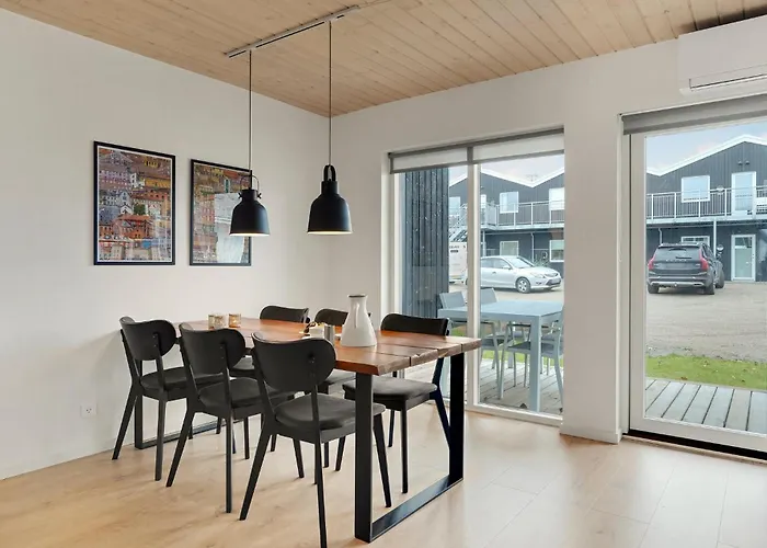 Διαμέρισμα 3 Bedroom Lovely In *